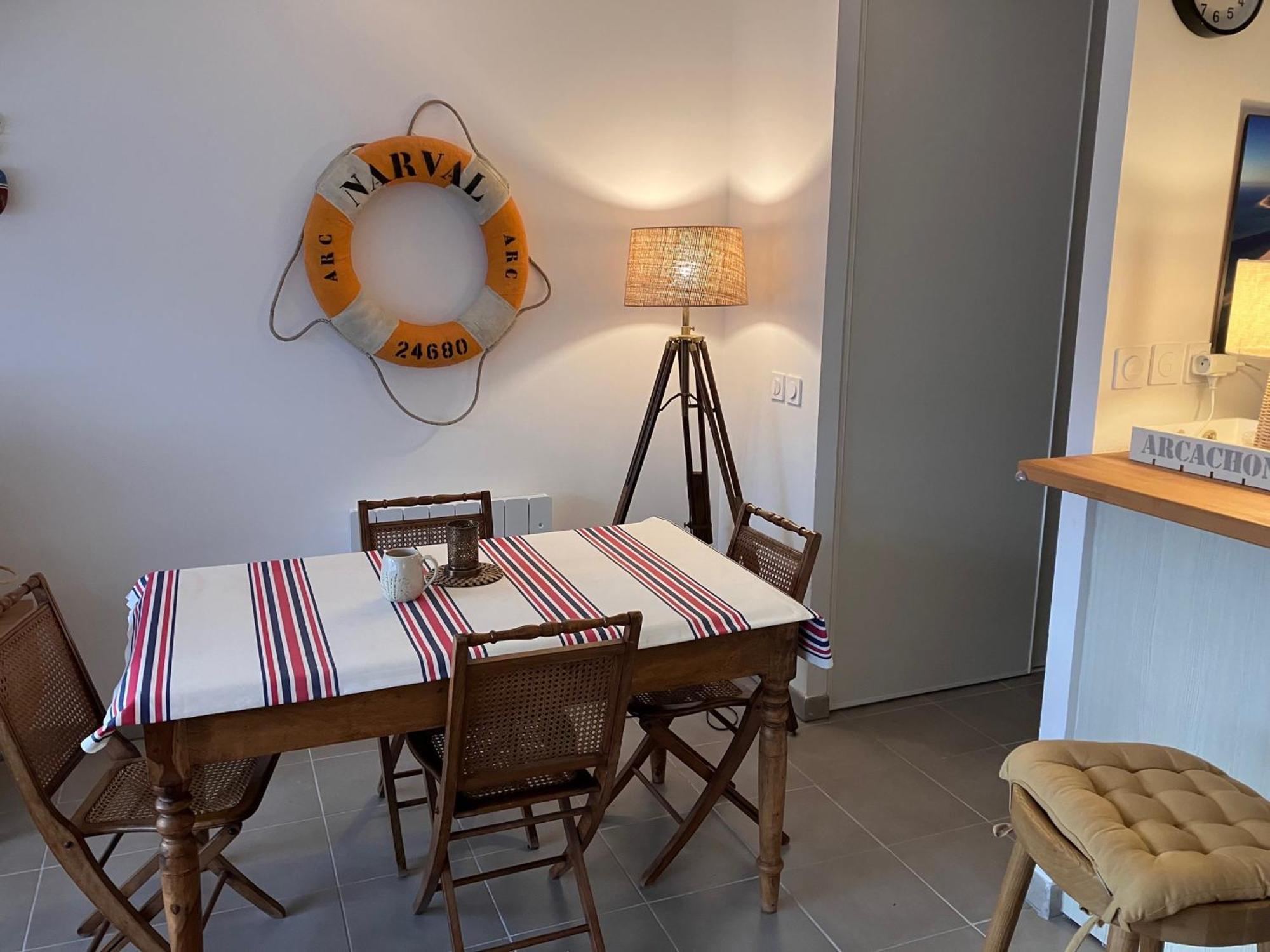 Apartment T3 En Centre D'arcachon, 2 Min Plage, 5 Min Gare, Balcon, Parking Securise, Wifi, Menage Inclus - Fr-1-374-193 Arcachon